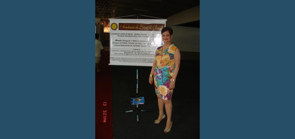 Vânia Moreira Diniz escritora, poeta e humanista